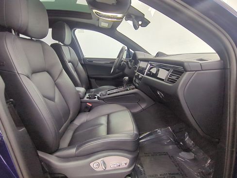 Certified 2022 Porsche Macan AWD/4WD image 25