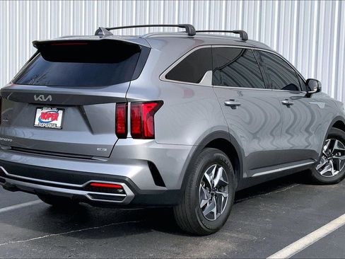 Used 2024 Kia Sorento EX w/ Panoramic Sunroof Package image 10