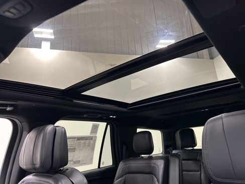 New 2026 Lincoln Navigator Reserve AWD/4WD image 25