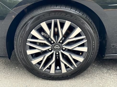 Used 2025 Nissan Altima 2.5 SV FWD image 15