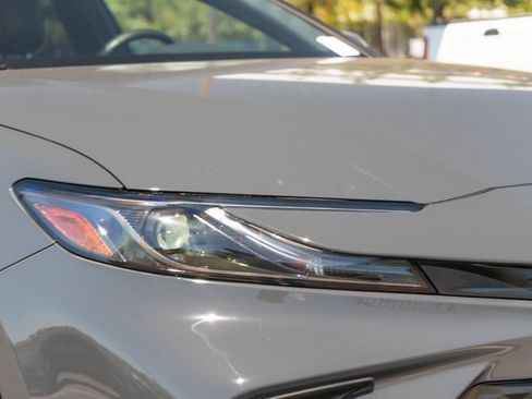 Used 2025 Toyota Camry SE w/ Convenience Package FWD image 16