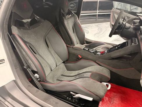 Used 2024 Lamborghini Huracan Sterrato AWD/4WD image 32