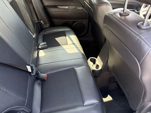 Used 2014 Jeep Compass Latitude FWD image 23