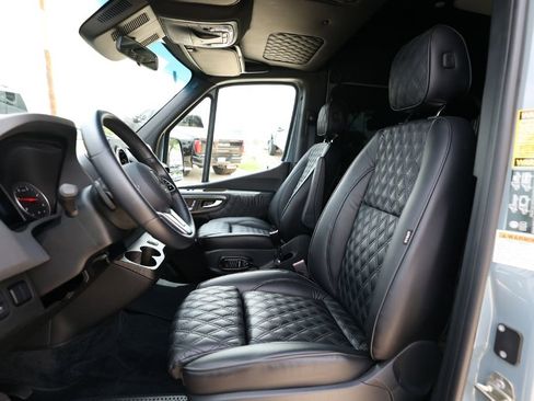 Used 2020 Mercedes-Benz Sprinter 3500 image 32