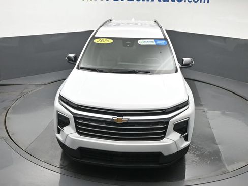 Used 2025 Chevrolet Traverse LT FWD image 27