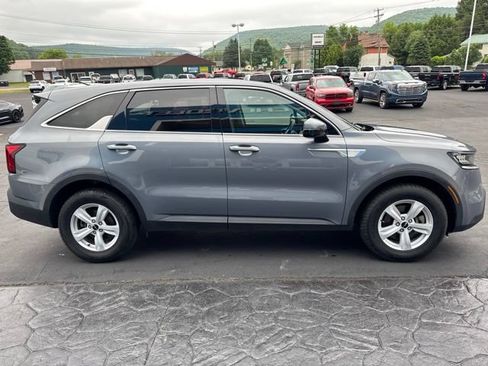 Used 2023 Kia Sorento LX FWD image 4