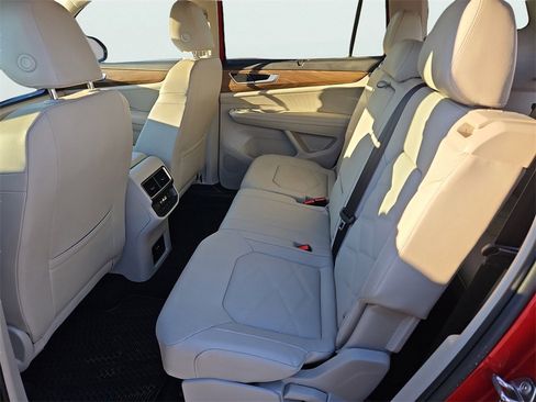 Certified 2025 Volkswagen Atlas SE image 34