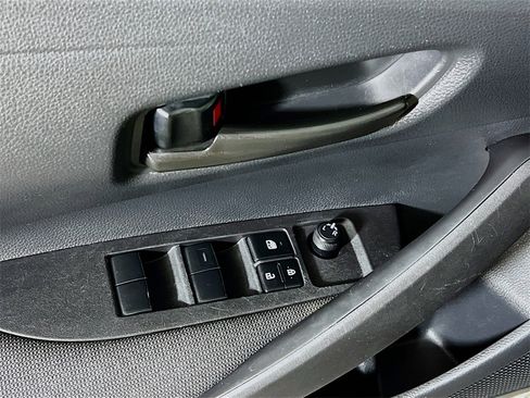 Used 2025 Toyota Corolla LE image 17