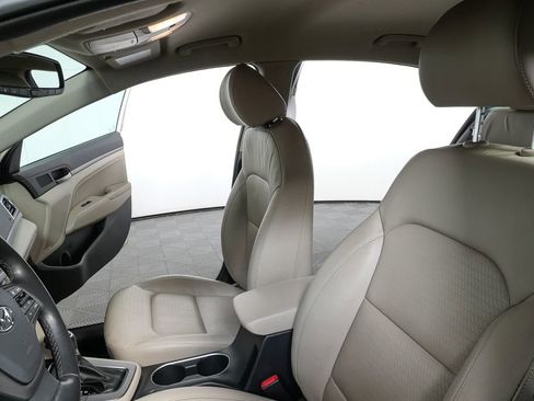 Used 2017 Hyundai Elantra Limited image 10