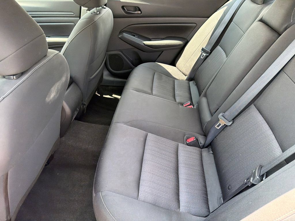 Used 2024 Nissan Altima 2.5 SV FWD image 20