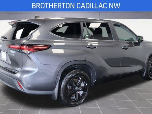 Used 2024 Toyota Highlander LE image 6
