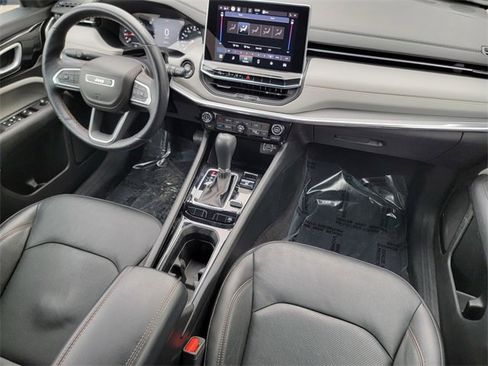 Certified 2022 Jeep Compass Limited image 39