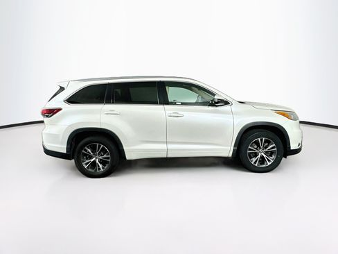 Used 2016 Toyota Highlander XLE FWD image 10