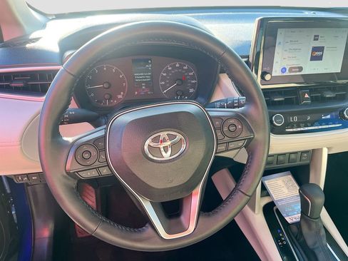 Used 2025 Toyota Corolla Cross LE FWD image 11