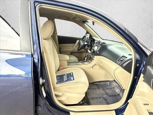 Used 2013 Toyota Highlander FWD w/ Cold Weather Pkg image 15