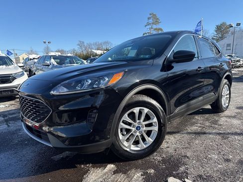 Certified 2022 Ford Escape SE w/ Cold Weather Package image 2