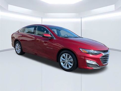 Used 2025 Chevrolet Malibu LT FWD image 2