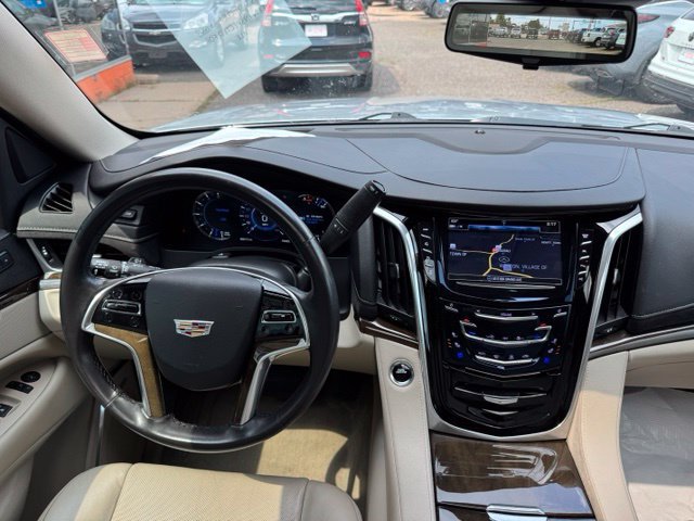 Used 2020 Cadillac Escalade Luxury w/ LPO, Radiant Package AWD/4WD image 17