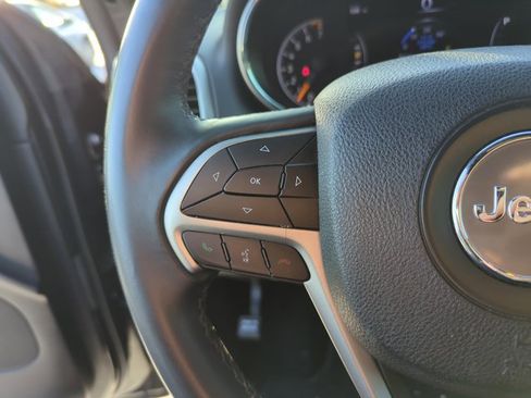 Used 2018 Jeep Grand Cherokee Laredo image 14