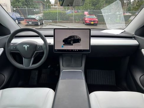 Used 2022 Tesla Model Y Long Range image 13