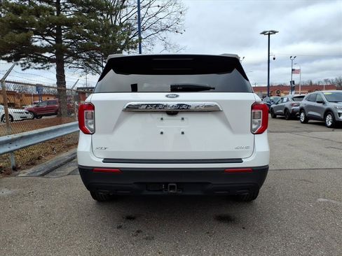 Certified 2023 Ford Explorer XLT w/ Class IV Trailer Tow Package image 7