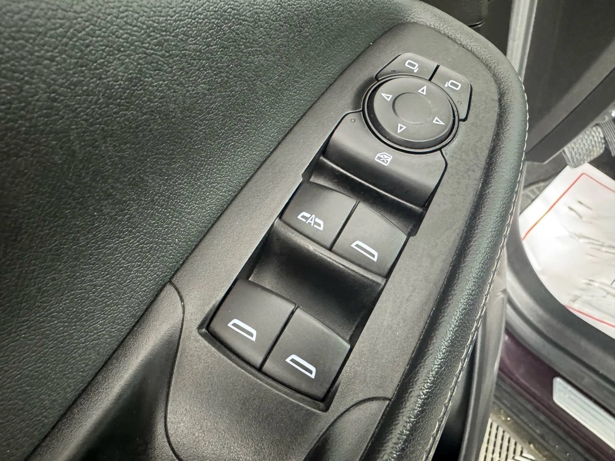 Used 2021 Buick Encore GX Preferred w/ Cold Weather Comfort Package AWD/4WD image 38