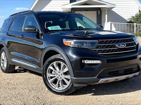 Used 2023 Ford Explorer XLT w/ Equipment Group 202A AWD/4WD image 3