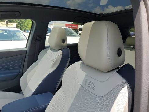 Certified 2025 Volkswagen ID.4 Pro S AWD/4WD image 22