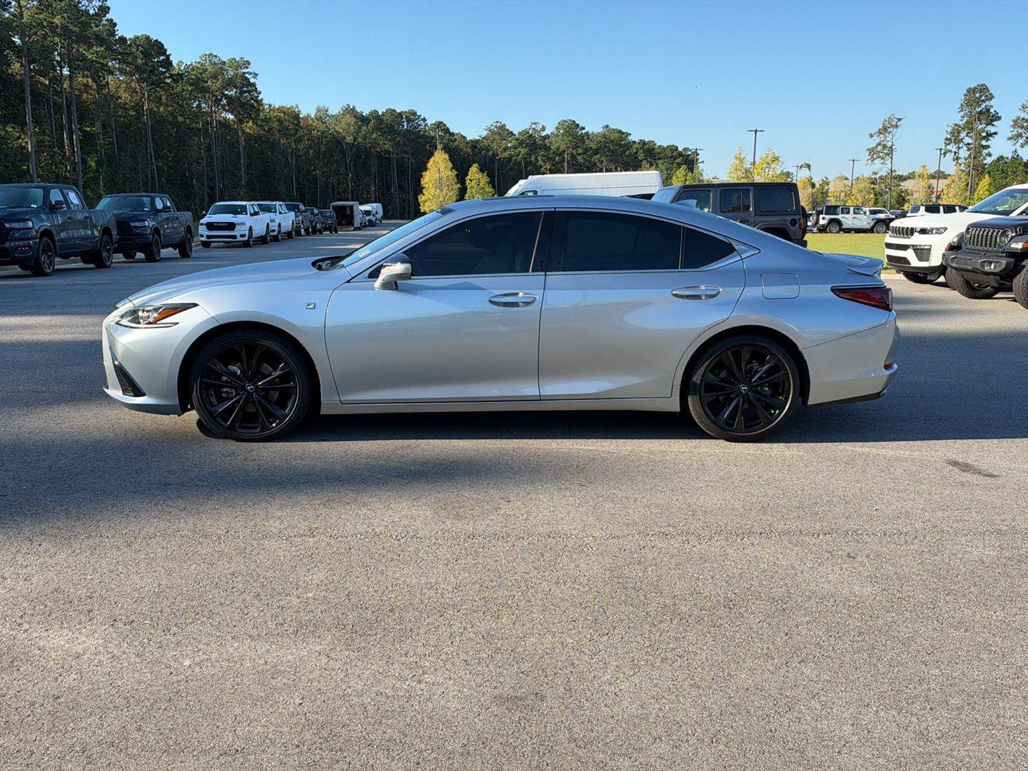 Used 2023 Lexus ES 350 F Sport w/ Accessory Package (Z1) FWD image 4
