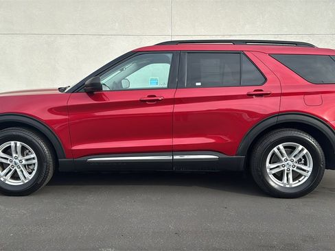 Certified 2023 Ford Explorer XLT image 5