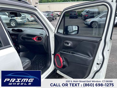 Used 2015 Jeep Renegade Trailhawk w/ Premium Leather Group AWD/4WD image 16