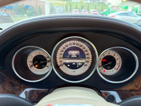 Used 2013 Mercedes-Benz CLS 550 4MATIC w/ Premium I Pkg image 24