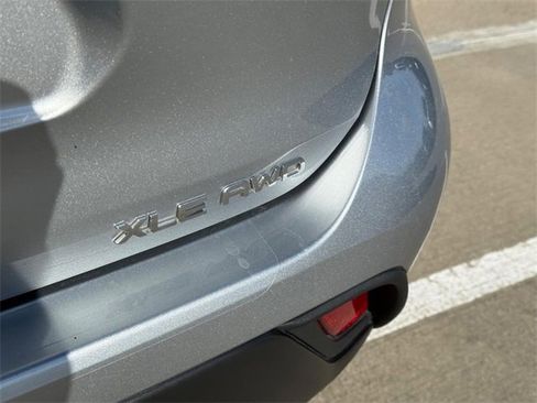 Used 2022 Toyota Highlander XLE image 6