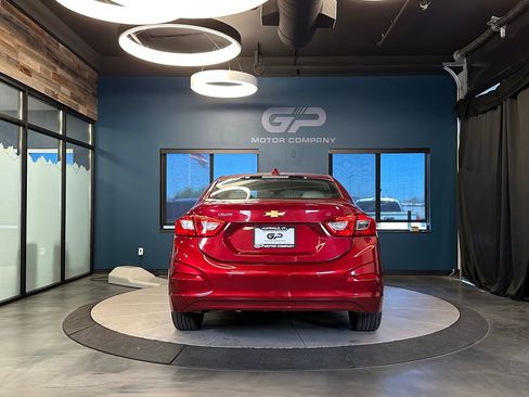 Used 2019 Chevrolet Cruze LT w/ Convenience Package FWD image 4
