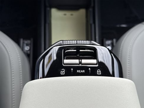 New 2026 Volvo EX30 Cross Country Ultra w/ Protection Package Premier AWD/4WD image 29