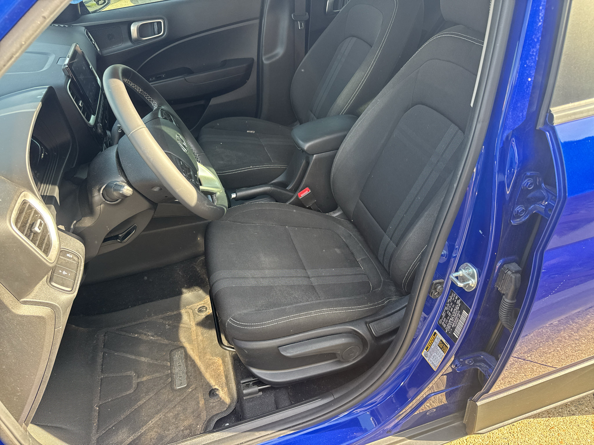 Used 2024 Hyundai Venue SEL FWD image 11