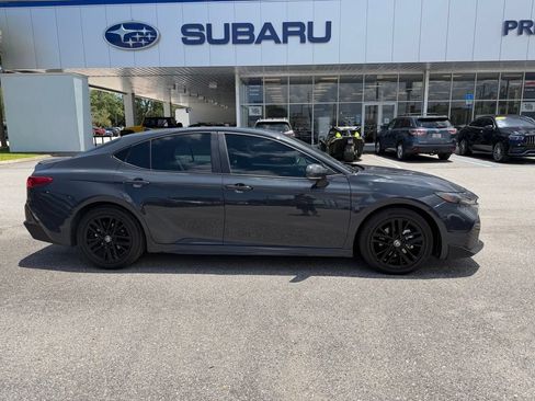 Used 2025 Toyota Camry SE FWD image 2