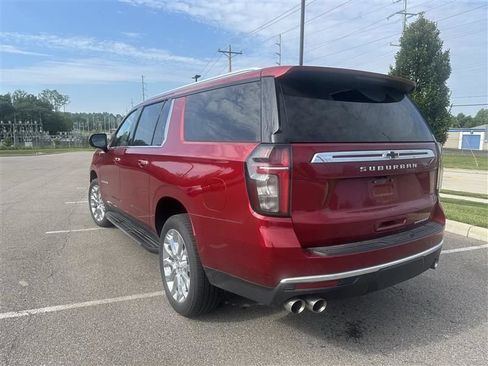 Used 2024 Chevrolet Suburban Premier AWD/4WD image 2