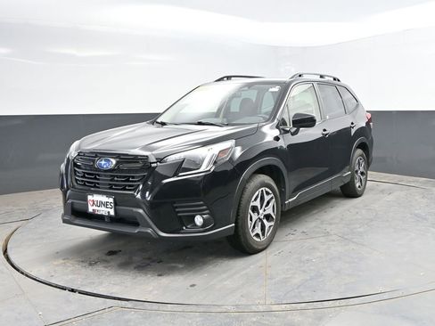 Used 2023 Subaru Forester Premium AWD/4WD image 3