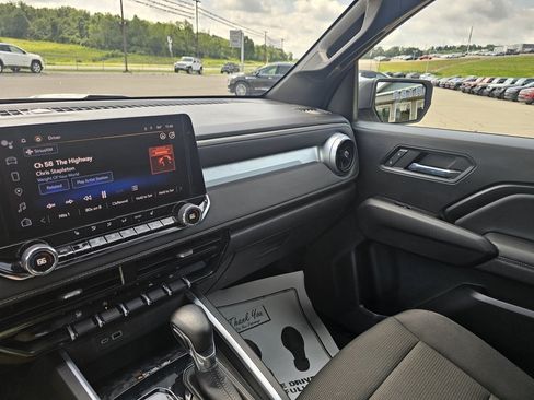 Used 2023 Chevrolet Colorado LT w/ LT Convenience Package II AWD/4WD image 39
