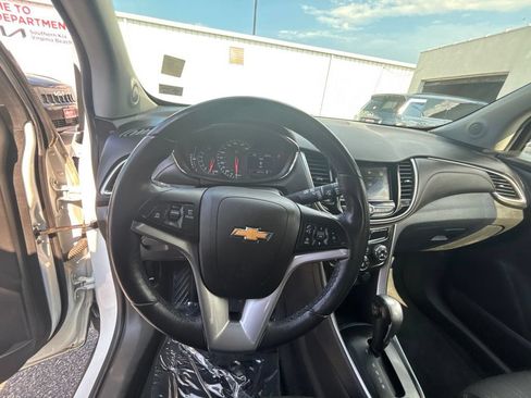 Used 2019 Chevrolet Trax LT w/ LT Convenience Package FWD image 13