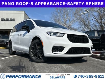 New 2026 Chrysler Pacifica Select w/ S Appearance Package