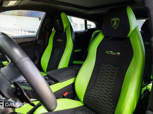 Used 2022 Lamborghini Urus AWD/4WD image 4