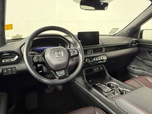 Used 2025 Honda Pilot Black Edition image 41
