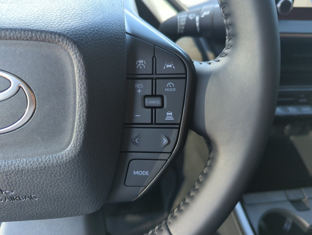 Used 2025 Toyota Prius LE FWD image 21
