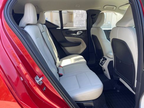 Used 2019 Volvo XC40 T4 Momentum FWD image 26