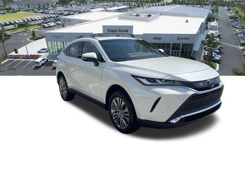 Used 2022 Toyota Venza XLE AWD/4WD image 9
