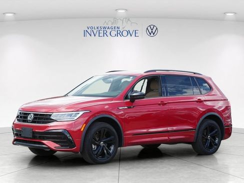 Certified 2024 Volkswagen Tiguan SE R-Line AWD/4WD image 3