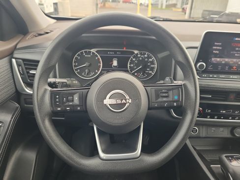 Used 2023 Nissan Rogue SV AWD/4WD image 16