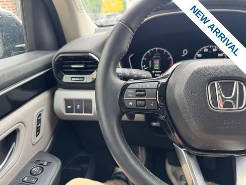 Used 2025 Honda Pilot Touring image 25